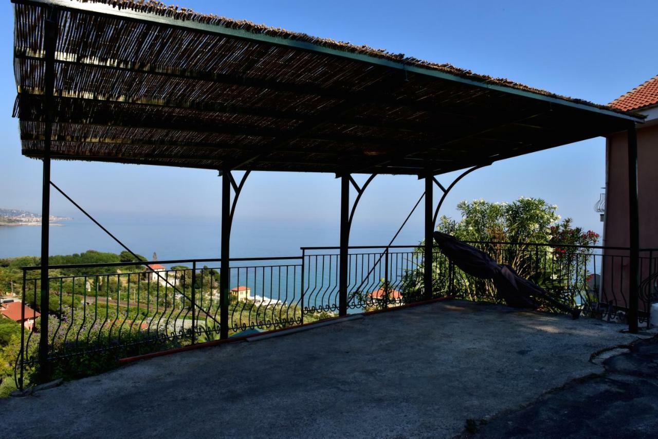 Agriturismo Un Mare Di Fiori Ventimiglia Exteriör bild